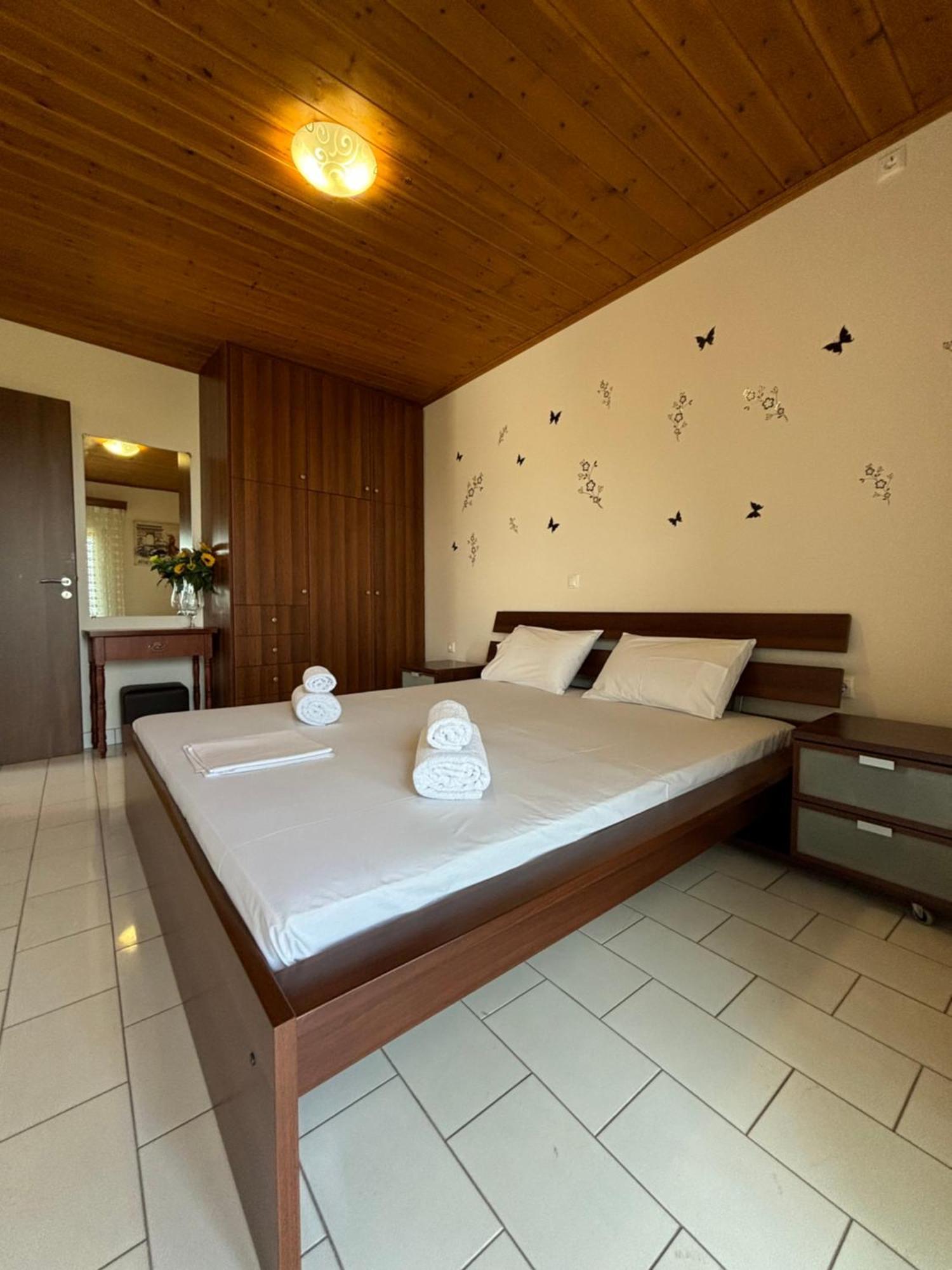 -Tsiakos Apartment- In Vryses Kyparissia Extérieur photo